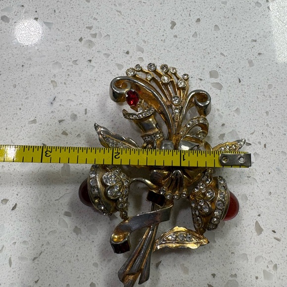 Elegant Gold and Silver Floral Brooch - Picture 7 of 8